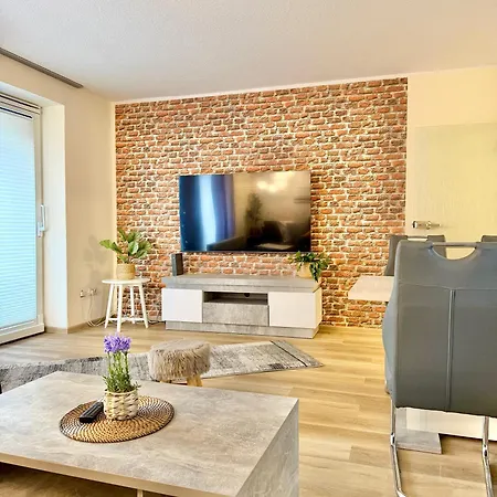 Gemuetliche Mit Terrasse Und Wohnzimmer Im Erdgeschoss N28l