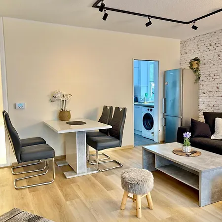 Gemuetliche Mit Terrasse Und Wohnzimmer Im Erdgeschoss N28l Oldemburgo