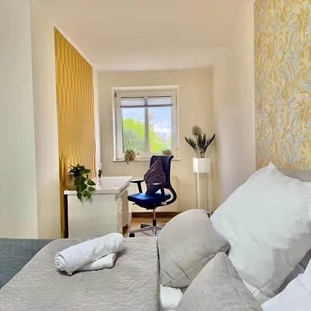 Gemuetliche Mit Terrasse Und Wohnzimmer Im Erdgeschoss N28l